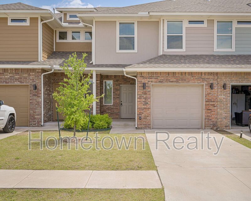 Moore Condo: 786 SW 13th Street