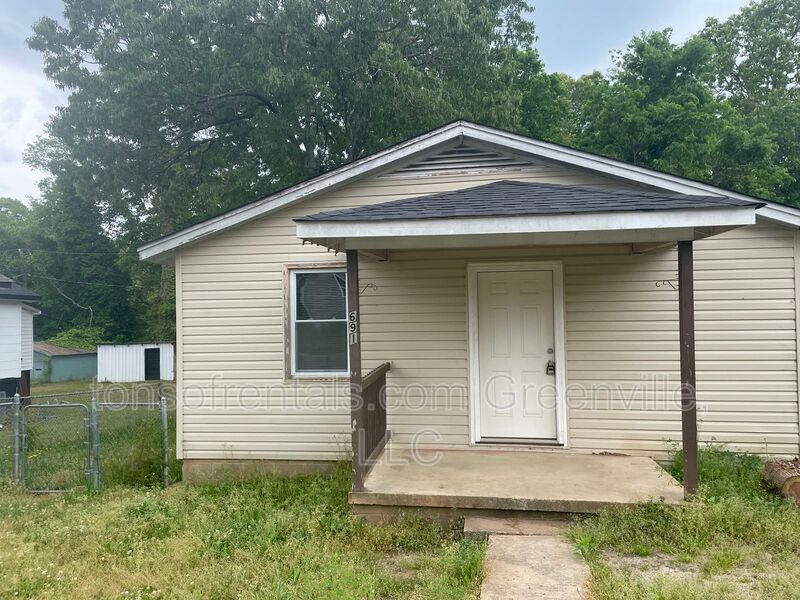 Spartanburg House: 691 Fairfax Street