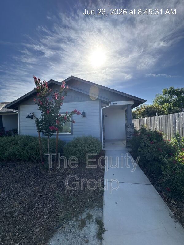 Visalia Condo: 514 S Summit Street