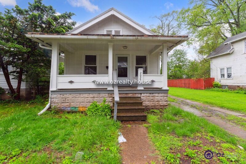 Toledo House: 2027 Berkshire Place