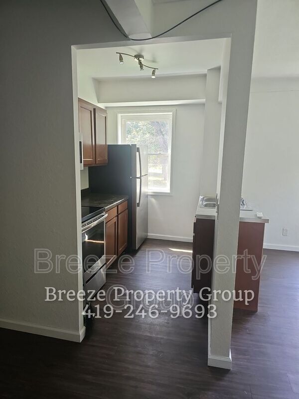 Toledo House: 2356 Torrey Hill Dr