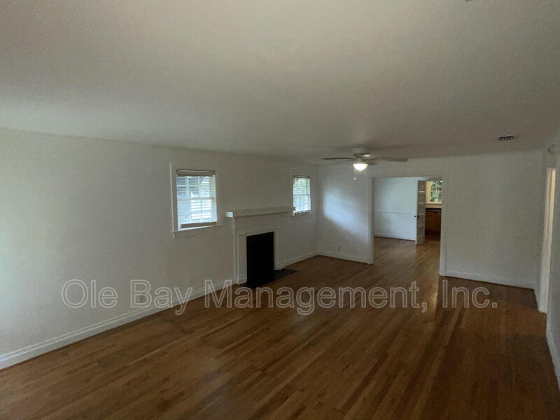 Mobile House: 108 S Fulton St