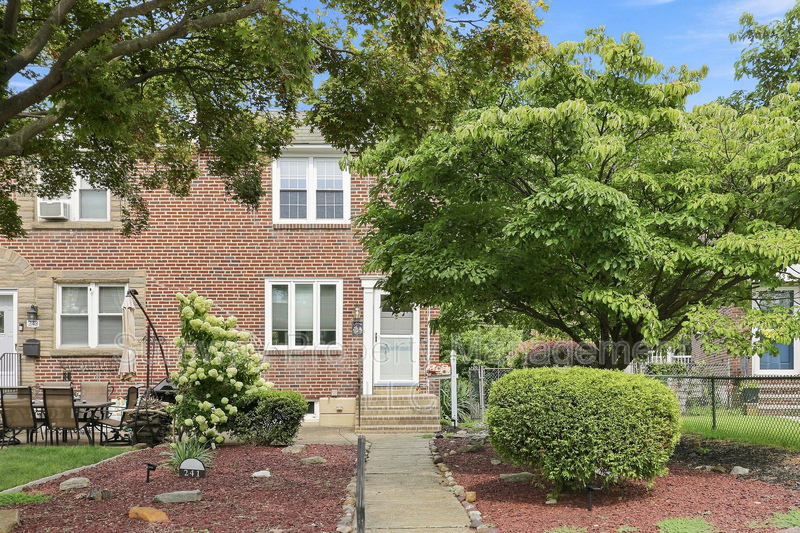 Clifton Heights Townhome: 241 Westpark Ln