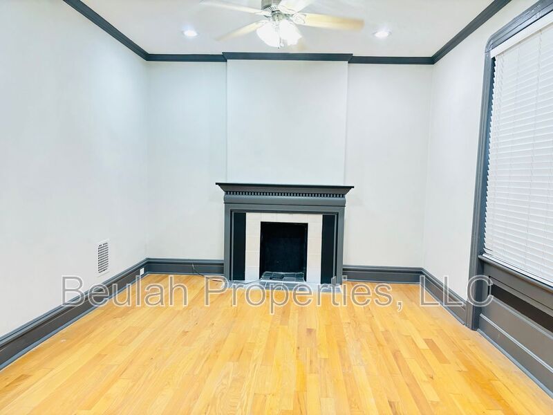 St. Louis House: 3723 Connecticut St