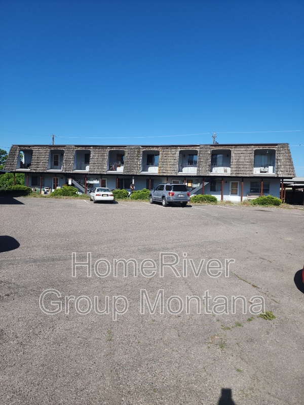 Missoula House: 102 Camelot Ct