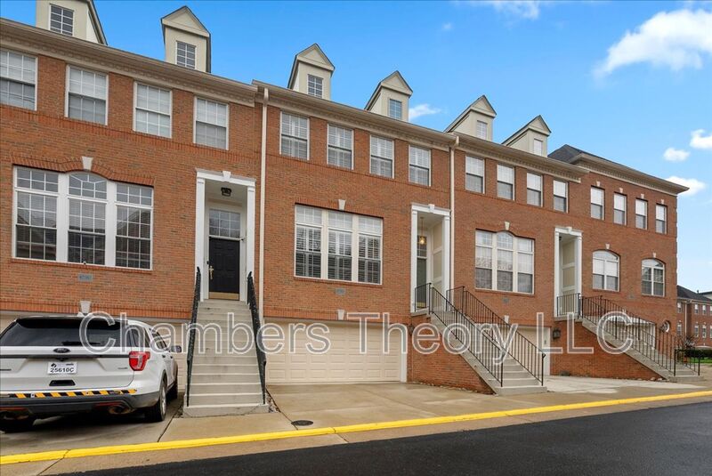 Sterling House: 47765 Scotsborough Sq