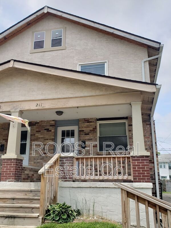 Columbus House: 209-211 N. Hague Avenue