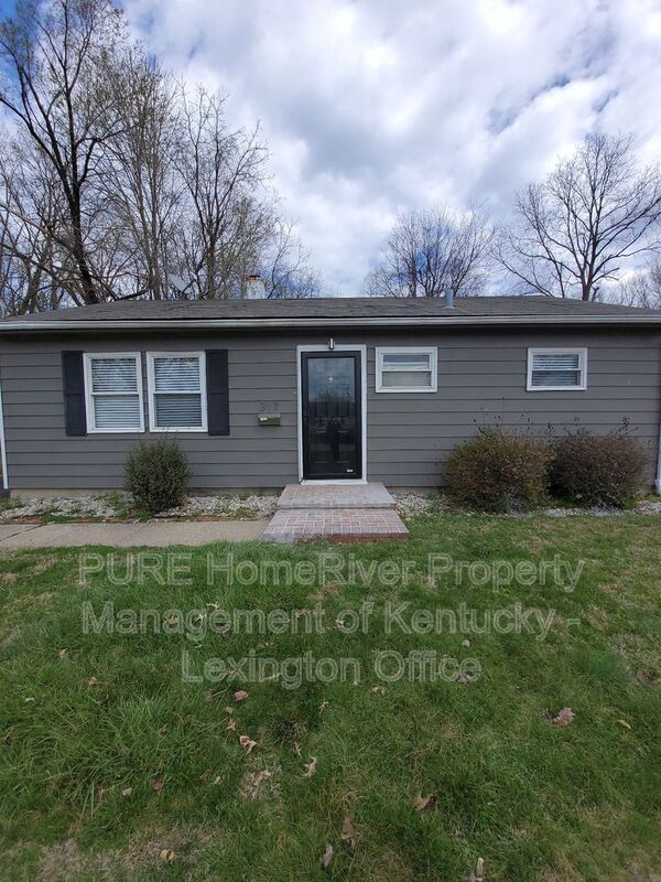 Lexington House: 317 Mockingbird Lane