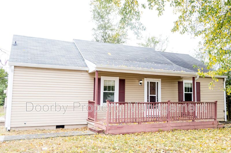 LaFayette House: 604 S Cherokee St