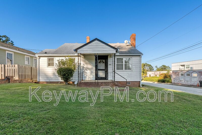 Augusta House: 2085 Heckle Street