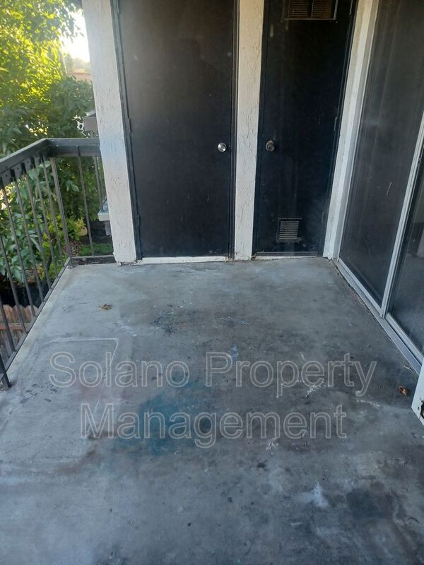 Fairfield Condo: 1925 Grande Cir.