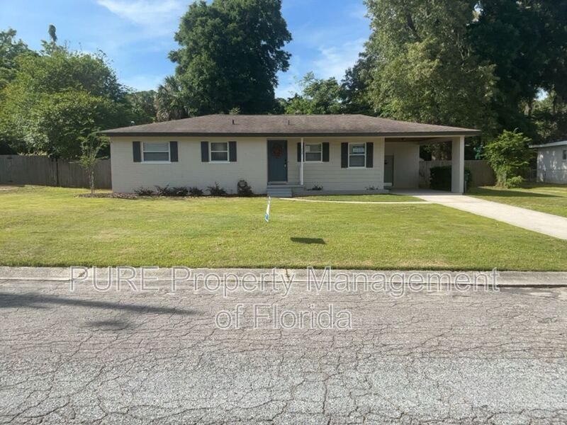 Ocala House: 1000 SE 28th Street