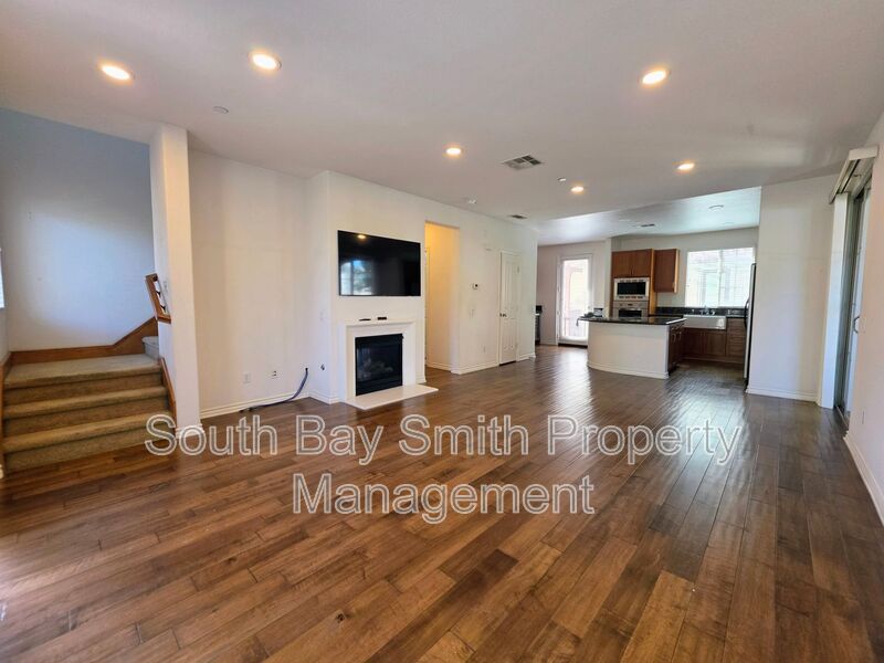 Redondo Beach Townhome: 84 Palos Verdes Blvd