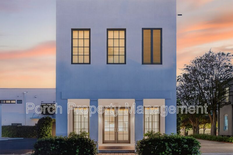 Pensacola House: 207 E Intendencia St