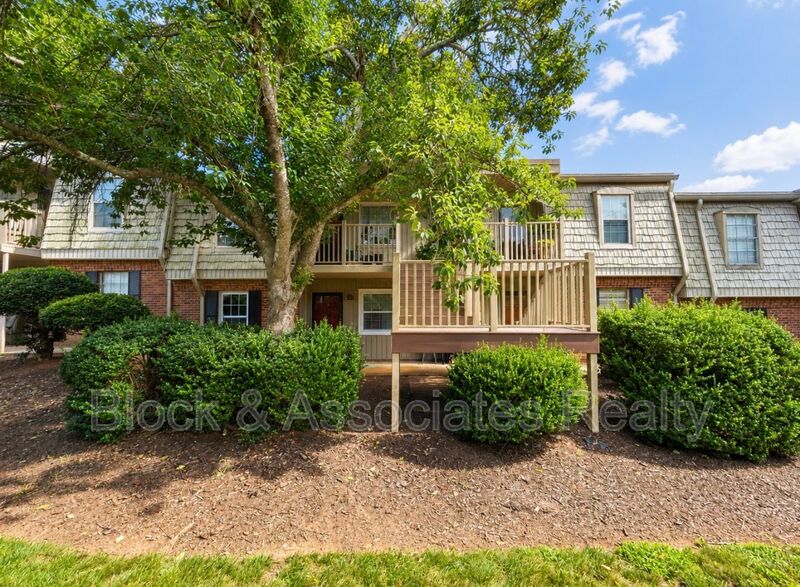 Winston Salem House: 3830 D Country Club
