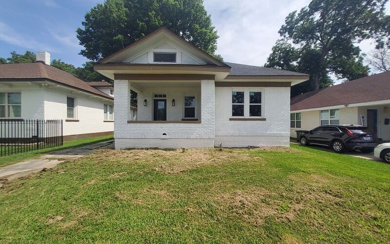 Memphis House: 1074 Forest Ave