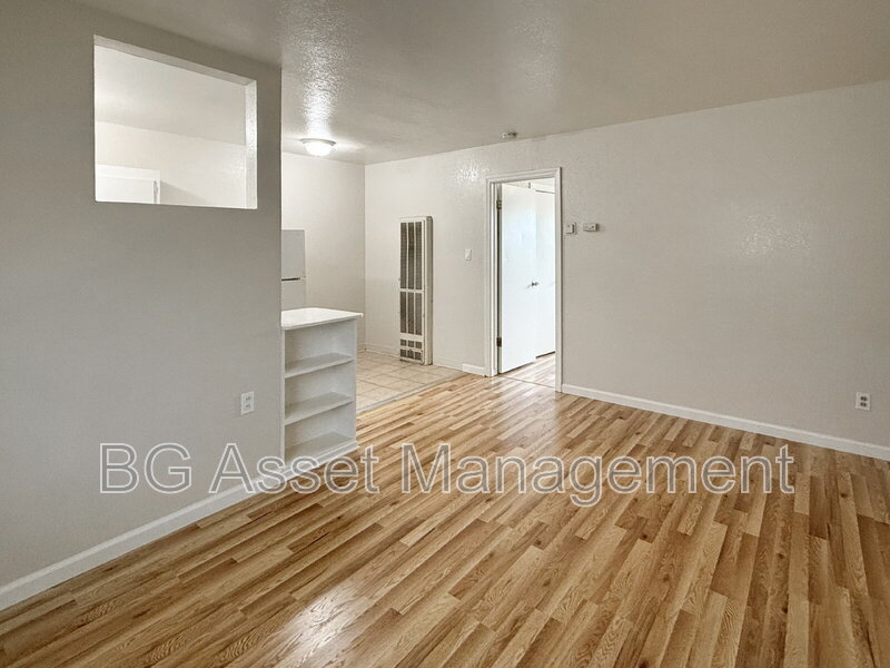 Sacramento Condo: 728 Darina Avenue