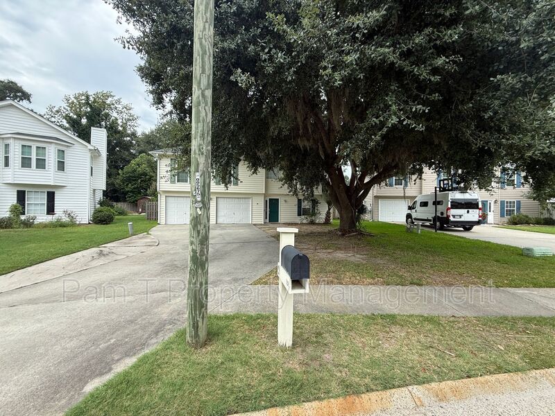 Savannah House: 120 Teakwood Dr