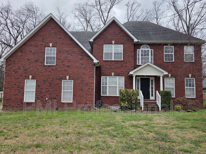 Murfreesboro House: 617 Rambush Dr