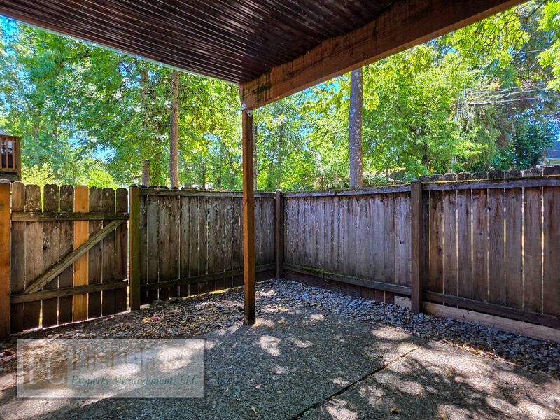TIGARD Condo: 9555 SW HALL BLVD