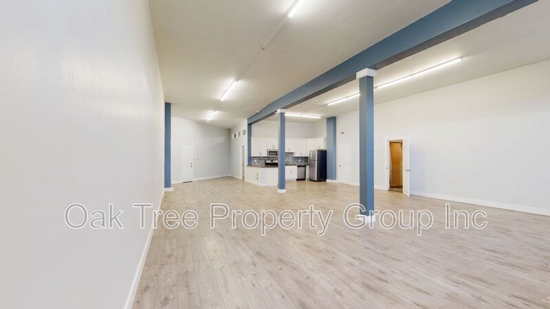 Oakland House: 5549 Foothill Blvd -5549-J