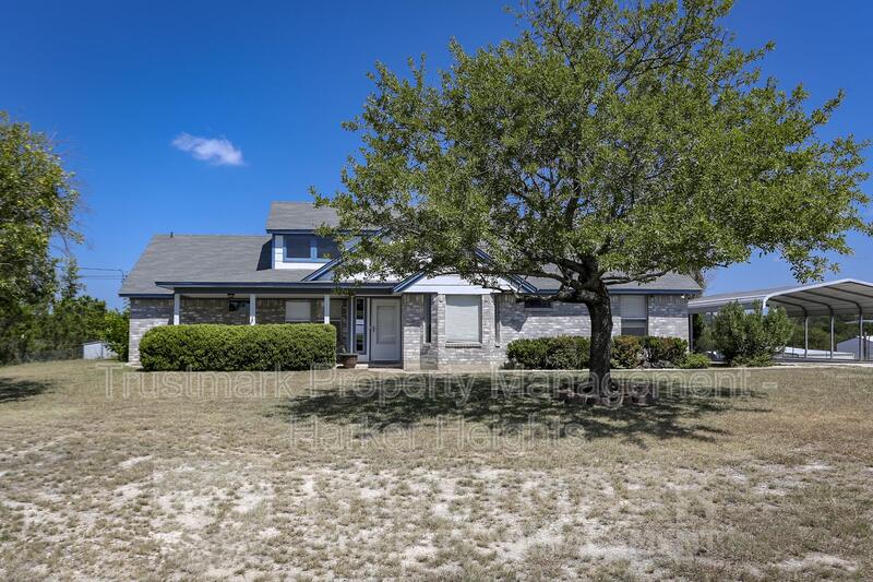 Copperas Cove House: 320 Armadillo Lane