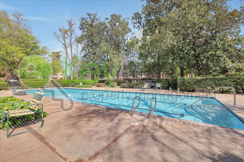 Sacramento House: 2254 Woodside Lane
