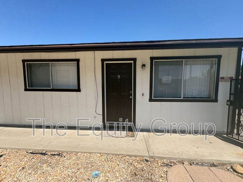 Hanford Condo: 512 Kaweah St