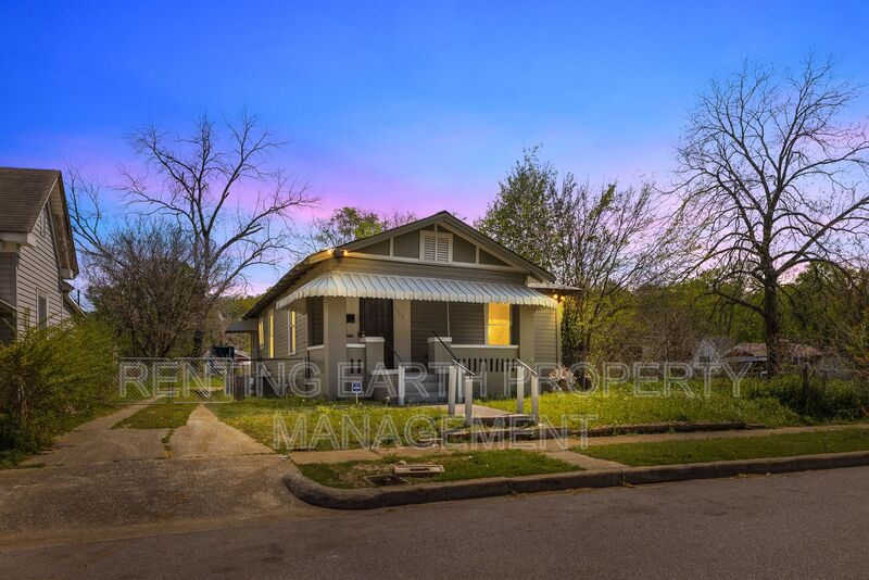 Birmingham House: 6309 3rd Ave S Birmingham