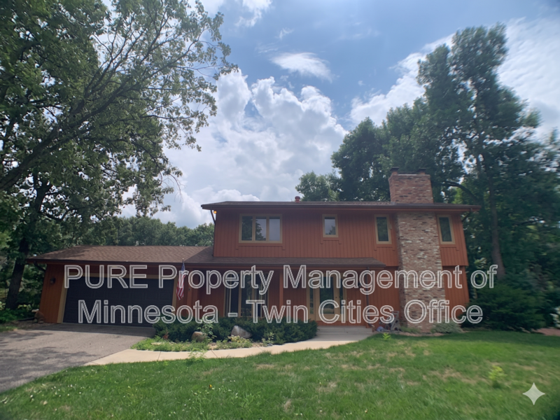 Edina House: 7420 Hyde Park Cir