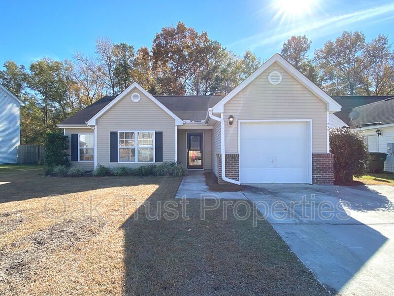 Goose Creek House: 237 Border Road