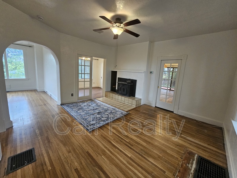 Spokane House: 350 E 10th Ave