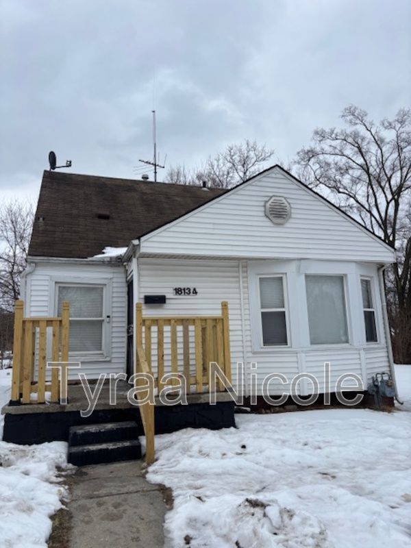 Detroit House: 18134 Vaughan Street