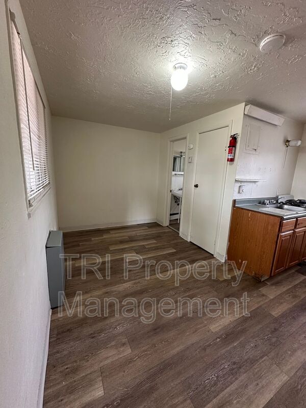 Greeley House: 2131 8th Avenue