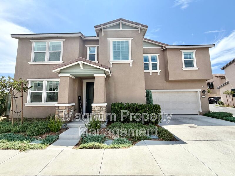 Lake Elsinore House: 970 Helena Ridge