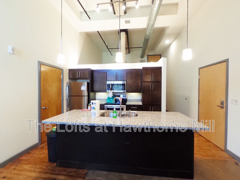 Charlotte Condo: 1101 Hawthorne Lane
