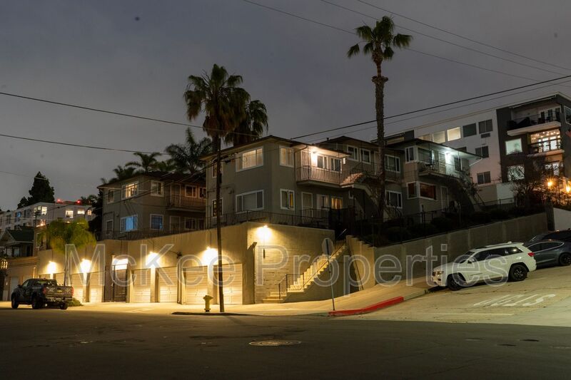 San Diego Condo: 2321 Brant Street