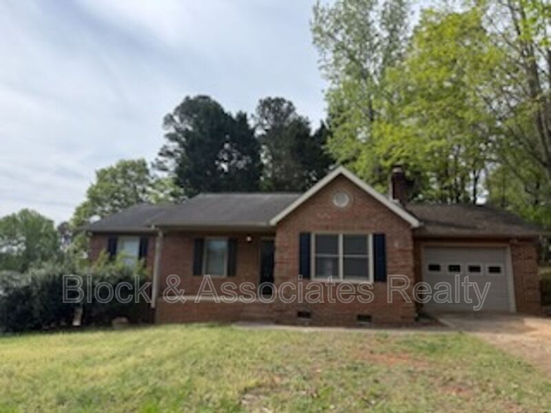 Asheboro House: 610 Woodland Circle