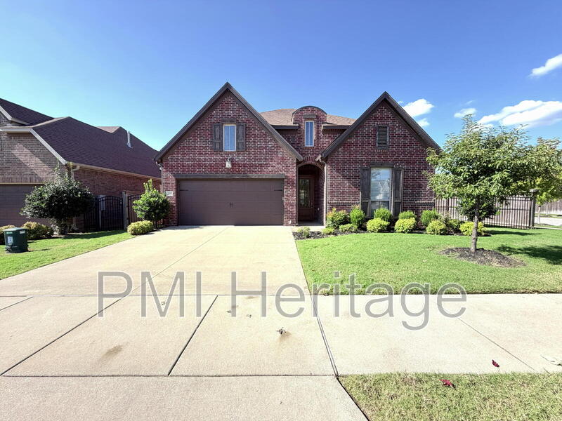 Bentonville House: 2700 Southwest Nottingham Avenue