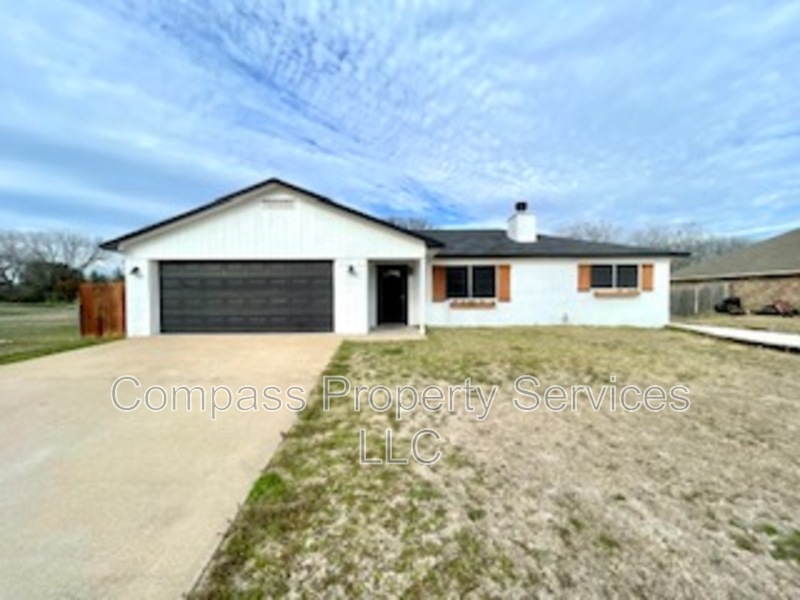Woodway House: 396 Fernwood Dr.