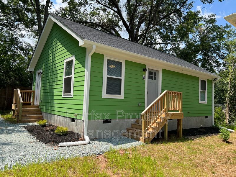 Durham House: 223 N Briggs Ave.