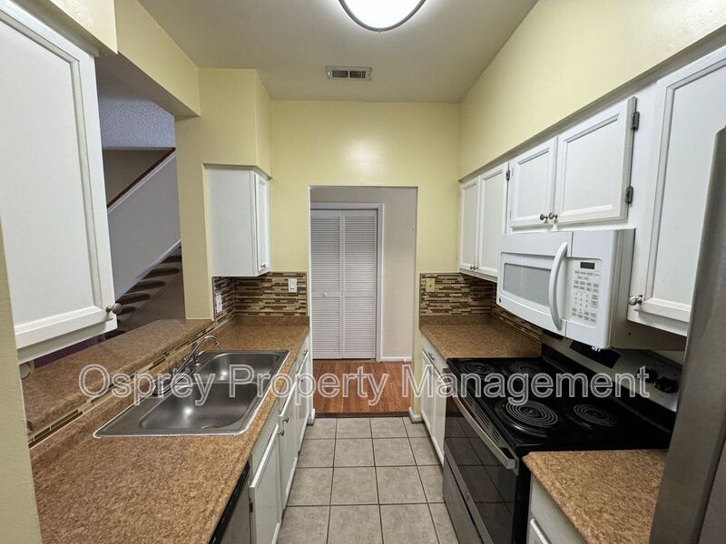 Introducing a beautiful townhouse-style Condo - Photo 11