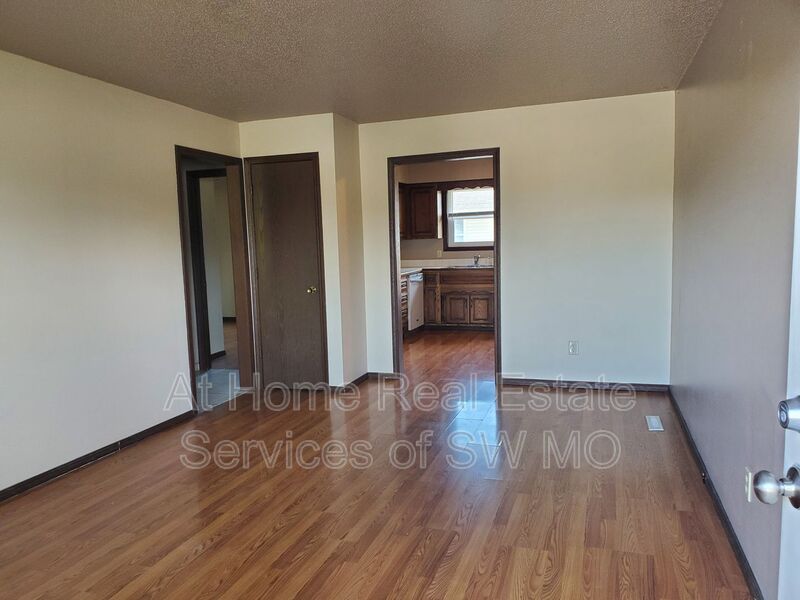 Nixa Townhome: 633 W Meadowview