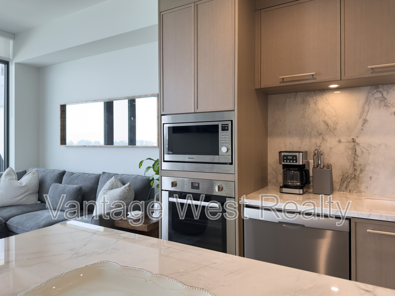 Kelowna Condo: 807-3800 Capozzi Rd