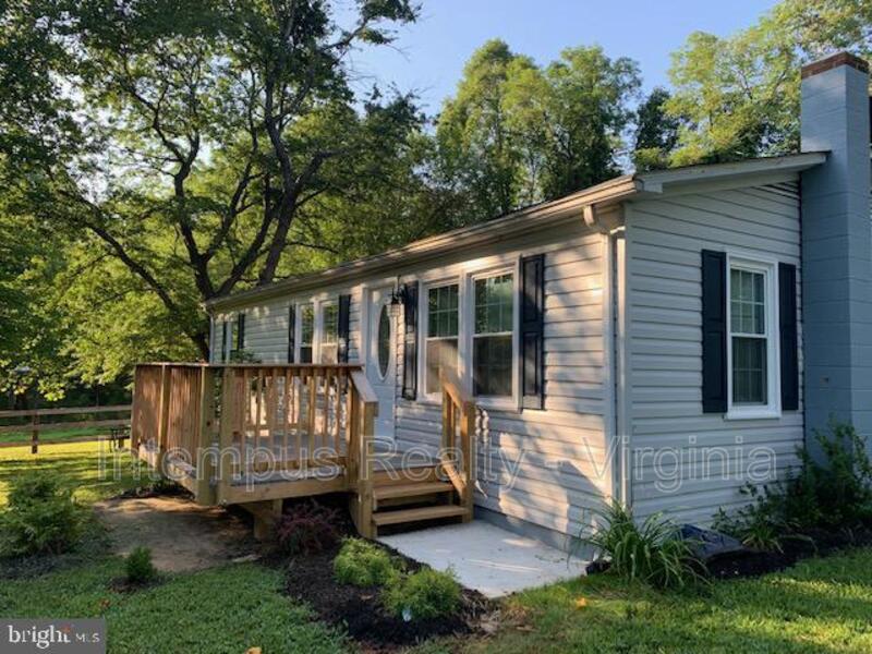 Jeffersonton House: 5317 Apple Blossom Ln