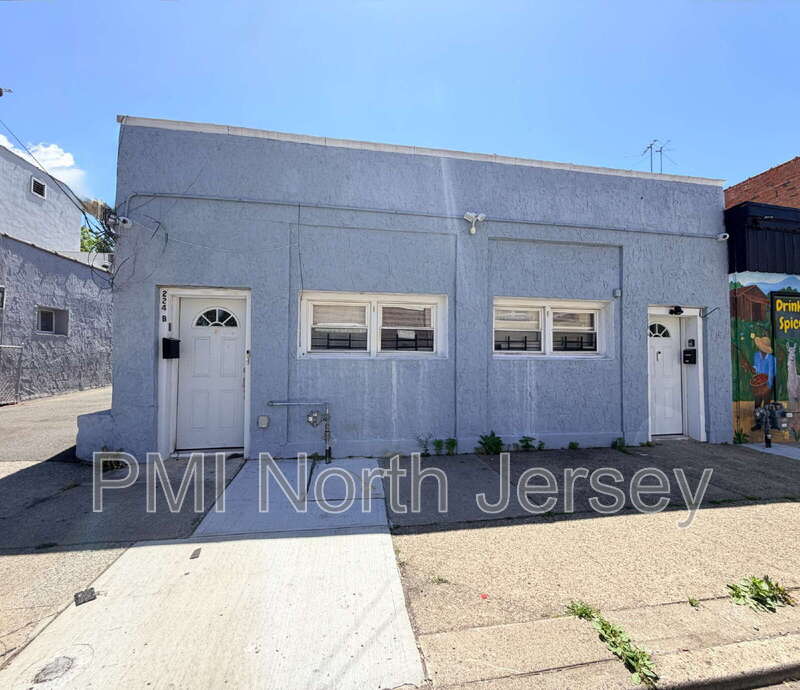 Garfield Condo: 224 Macarthur Ave