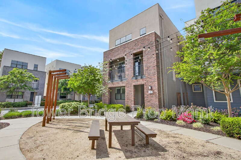 Sacramento House: 315 Creamery Ln
