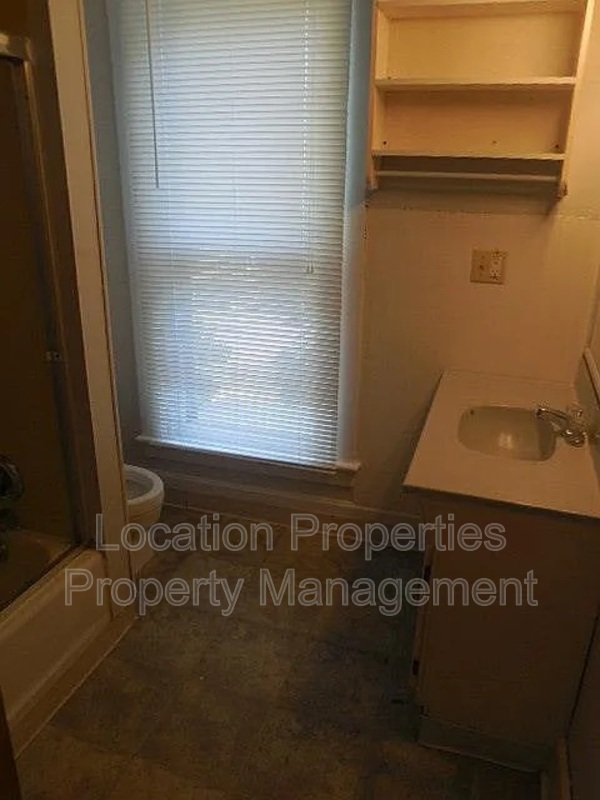 925 Alabama Street - C, Lawrence, Kansas rental photo 4 of 15