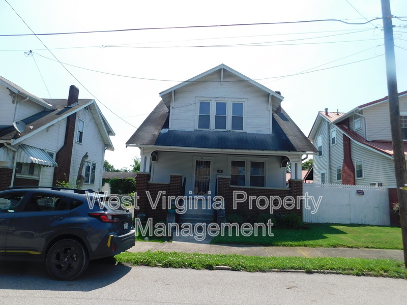 Charleston House: 54 Hunt Avenue