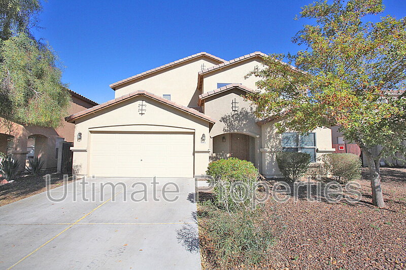 Avondale House: 11770 W Apache St